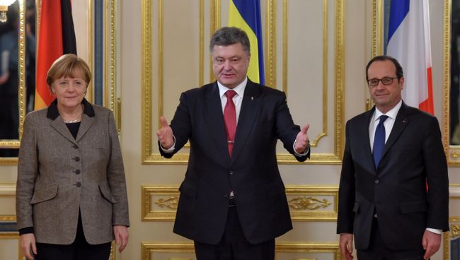 Олланд, Порошенко и Меркель. Архивное фото Олланд, Порошенко и Меркель. Архивное фото