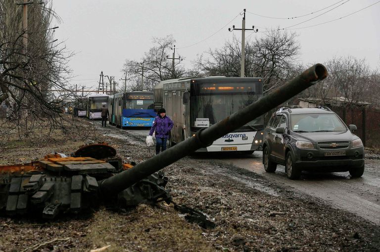 Пустые автобусы на пути в Дебальцево. Углегорск, Восточная Украина. 6 февраля 2015 год Пустые автобусы на пути в Дебальцево. Углегорск, Восточная Украина. 6 февраля 2015 год