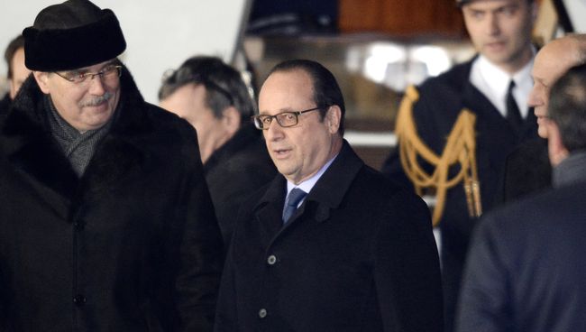 Президент Франции Франсуа Олланд во время прибытия в аэропорт Внуково-2 Президент Франции Франсуа Олланд во время прибытия в аэропорт Внуково-2