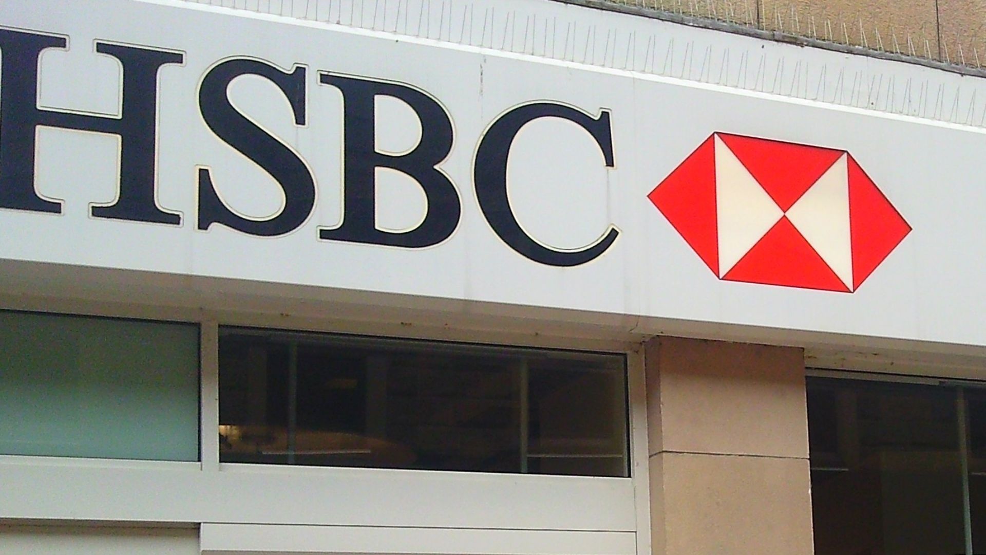 Вывеска HSBC Вывеска HSBC - РИА Новости, 1920, 29.05.2024