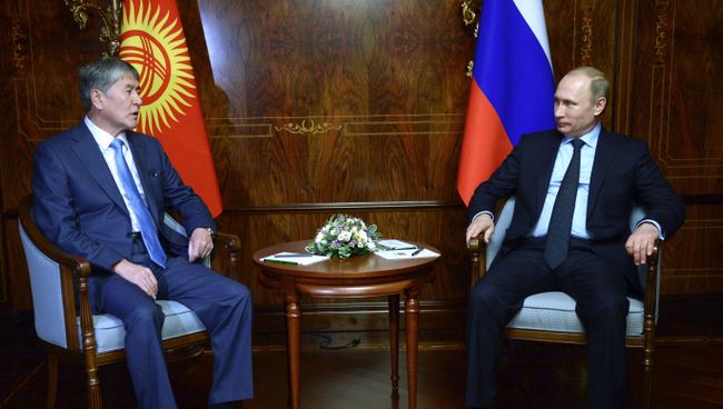Владимир Путин Алмазбек Атамбаев, архивное фото
