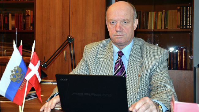 Вице-президент Лиги военных дипломатов Владимир Винокуров Вице-президент Лиги военных дипломатов Владимир Винокуров
