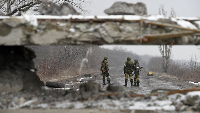 Ополченцы на дороге в Углегорске