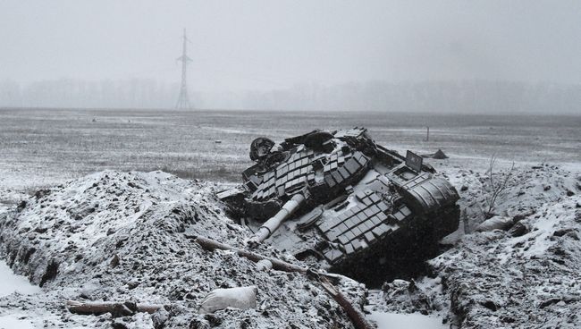 Подбитый танк украинской армии возле Углегорска Подбитый танк украинской армии возле Углегорска