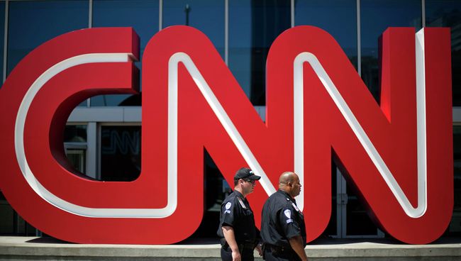 Логотип телеканала CNN в Атланте, США Логотип телеканала CNN в Атланте, США