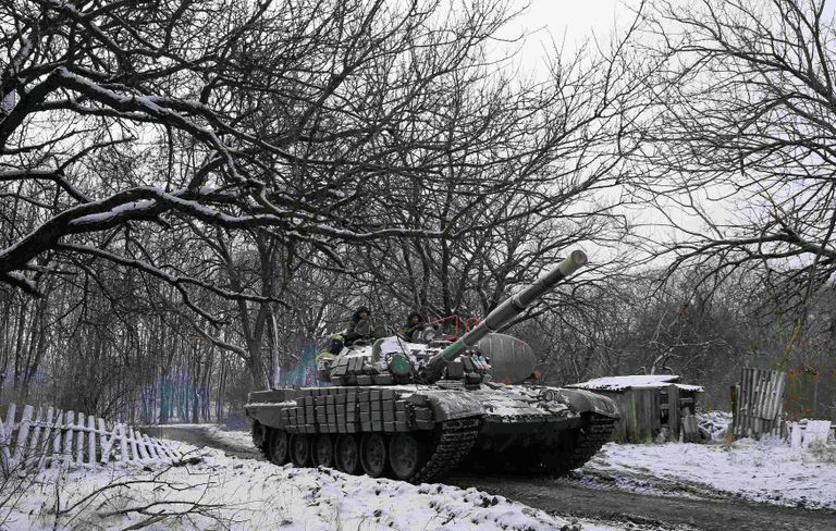 Танк с ополченцами возле Горловки 10 февраля 2015 Танк с ополченцами возле Горловки 10 февраля 2015