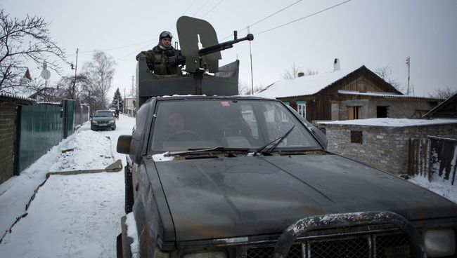 Машина бойцов народного ополчения ДНР в городе Углегорск Машина бойцов народного ополчения ДНР в городе Углегорск