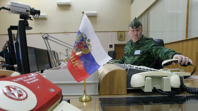 Сотрудник узла связи Системы предупреждения о ракетном нападении Космических войск России. Архивное фото Сотрудник узла связи Системы предупреждения о ракетном нападении Космических войск России. Архивное фото