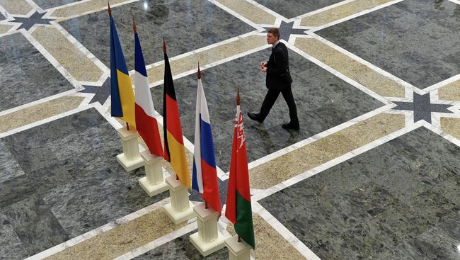 Флаги Белоруссии, Франции, Германии, России и Украины в резиденции президента Белоруссии в Минске Флаги Белоруссии, Франции, Германии, России и Украины в резиденции президента Белоруссии в Минске