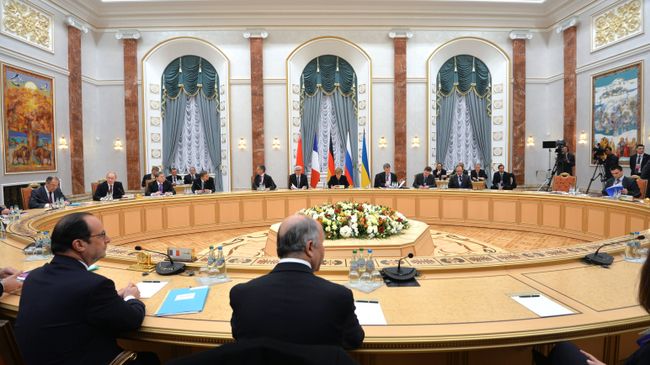 Переговоры лидеров России, Германии, Франции и Украины в Минскею. Архивное фото Переговоры лидеров России, Германии, Франции и Украины в Минскею. Архивное фото
