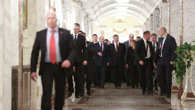 Президент Украины Петр Порошенко, канцлер Германии Ангела Меркель и президент Белоруссии Александр Лукашенко на встрече в Минске Президент Украины Петр Порошенко, канцлер Германии Ангела Меркель и президент Белоруссии Александр Лукашенко на встрече в Минске