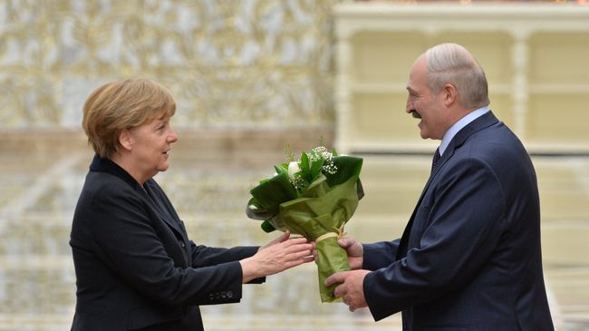 Канцлер Германии Ангела Меркель и президент Белоруссии Александр Лукашенко во Дворце независимости в Минске Канцлер Германии Ангела Меркель и президент Белоруссии Александр Лукашенко во Дворце независимости в Минске