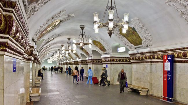 Станция метро Киевская Арбатско-Покровской линии Московского метрополитена. Архивное фото Станция метро Киевская Арбатско-Покровской линии Московского метрополитена. Архивное фото