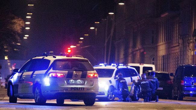 Полиция на месте стрельбы в Копенгагене, 15 февраля 2015 Полиция на месте стрельбы в Копенгагене, 15 февраля 2015