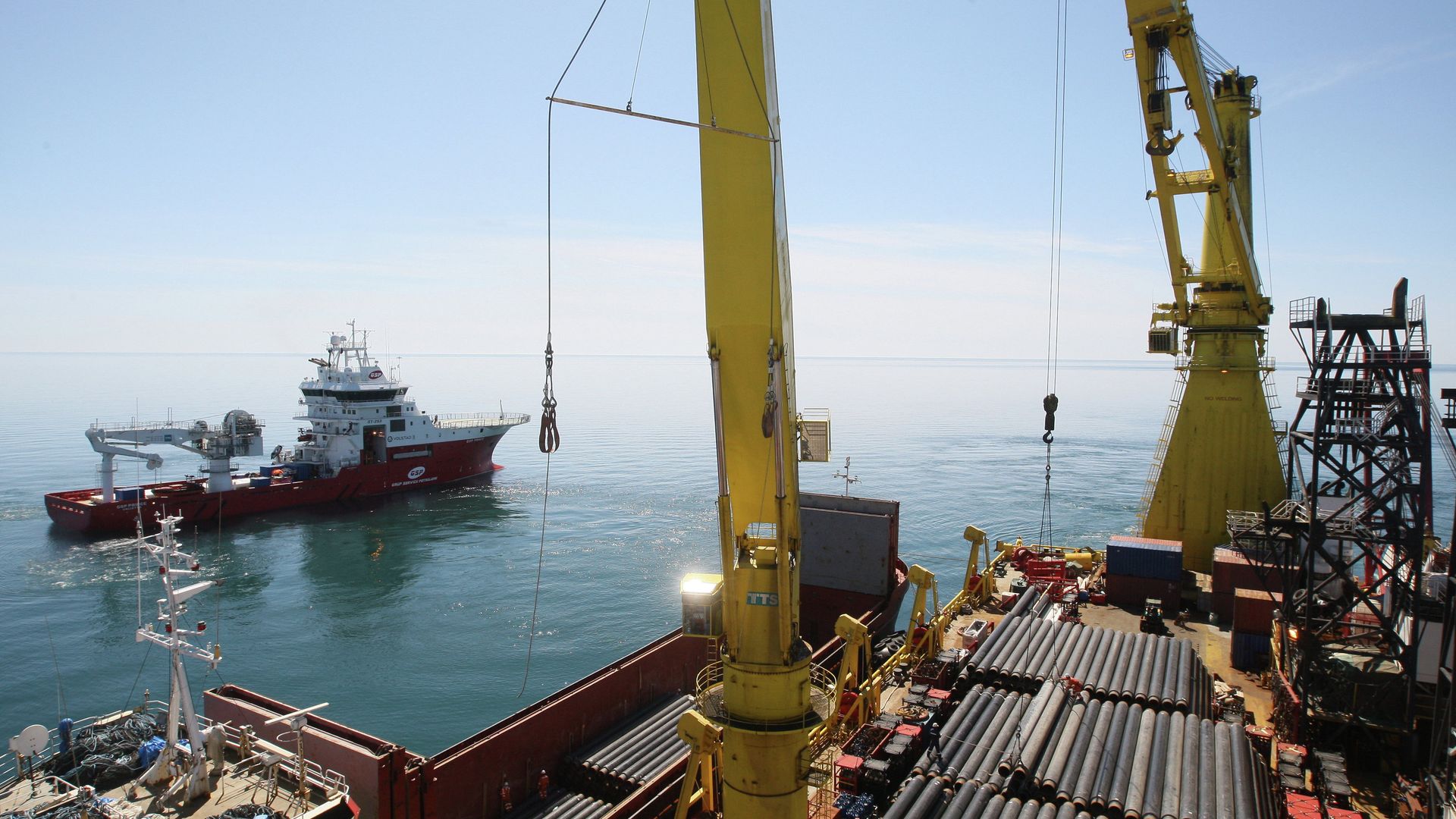 Судно-трубоукладчик во время строительства газопровода на дне Черного моря.  - РИА Новости, 1920, 28.05.2022