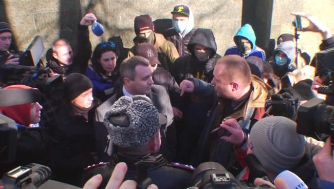 Евромайдановцы угрожали сотруднику прокуратуры на акции протеста в Одессе Евромайдановцы угрожали сотруднику прокуратуры на акции протеста в Одессе
