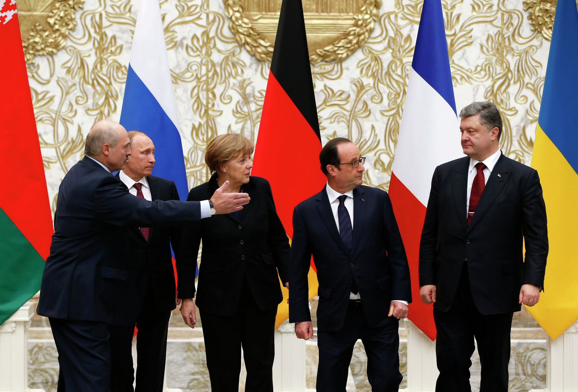 Президент Белоруссии Александр Лукашенко, президент России Владимир Путин, канцлер Германии Ангела Меркель, президент Франции Франсуа Олланд и президент Украины Петр Порошенко во Дворце независимости в Минске Президент Белоруссии Александр Лукашенко, президент России Владимир Путин, канцлер Германии Ангела Меркель, президент Франции Франсуа Олланд и президент Украины Петр Порошенко во Дворце независимости в Минске - РИА Новости, 1920, 08.09.2021