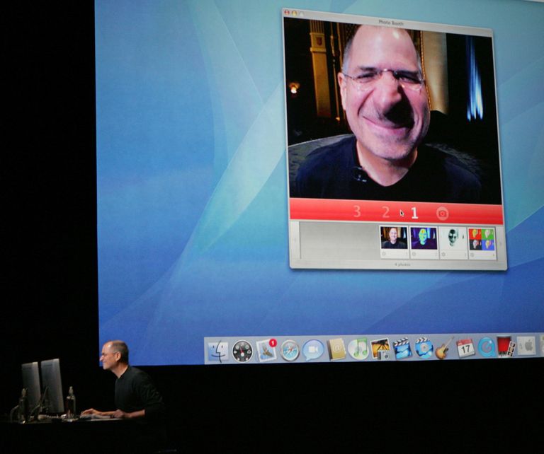 Один из основателей, председатель совета директоров и CEO корпорации Apple Стив Джобс. 2005 год Один из основателей, председатель совета директоров и CEO корпорации Apple Стив Джобс. 2005 год