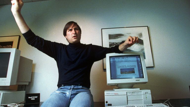 Один из основателей, председатель совета директоров и CEO корпорации Apple Стив Джобс. 1993 год
