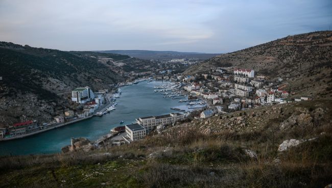 Вид города Балаклавы и Балаклавской бухты. Архивное фото Вид города Балаклавы и Балаклавской бухты. Архивное фото