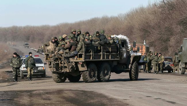 Вывод войск украинской армии из Дебальцево. Донецкая область, 18 февраля 2015.Архивное фото. Вывод войск украинской армии из Дебальцево. Донецкая область, 18 февраля 2015.Архивное фото.