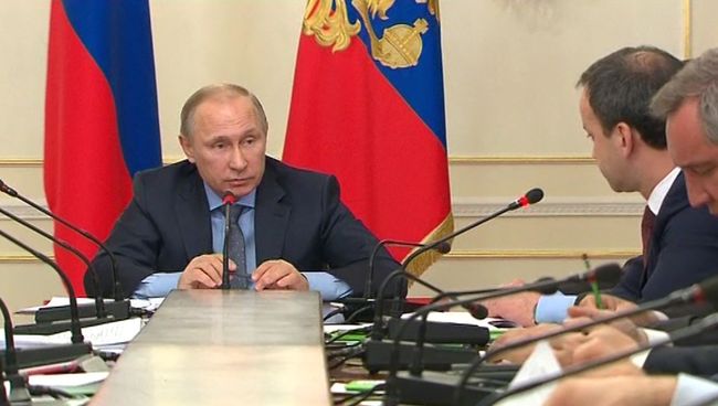 Путин назвал ненормальным повышение цен на проезд в электричках Путин назвал ненормальным повышение цен на проезд в электричках