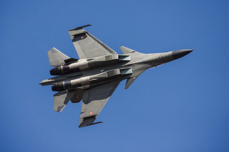 Су-30МКИ ВВС Индии во время показательных полетов на авиасалоне Aero India-2015 в Бангалоре, Индия Су-30МКИ ВВС Индии во время показательных полетов на авиасалоне Aero India-2015 в Бангалоре, Индия