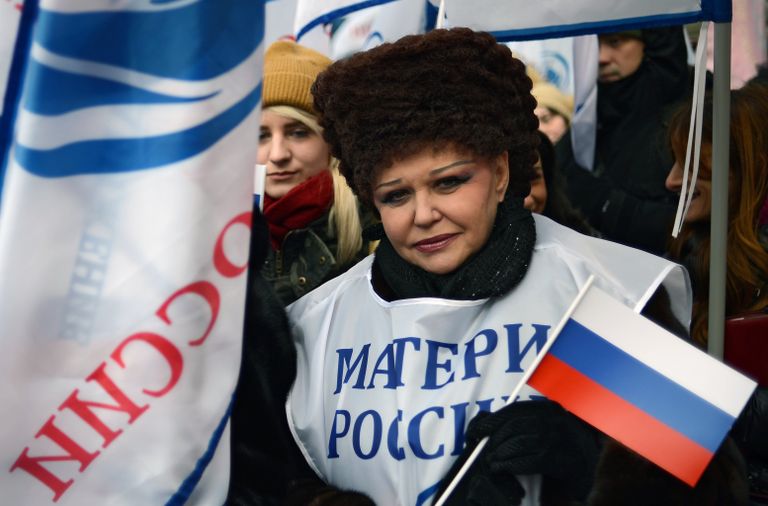 Член Совета Федерации РФ, председатель Всероссийского общественного движения Матери России Валентина Петренко во время шествия движения Антимайдан