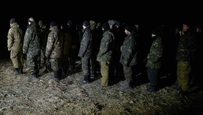 Обмен пленными между ополченцами ДНР, ЛНР и украинскими силовиками. Архивное фото