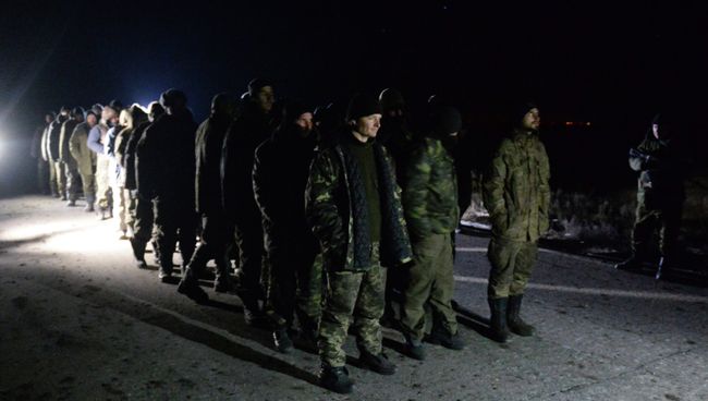 Обмен пленными между ополченцами ДНР, ЛНР и украинскими силовикам. Архивное фото Обмен пленными между ополченцами ДНР, ЛНР и украинскими силовикам. Архивное фото