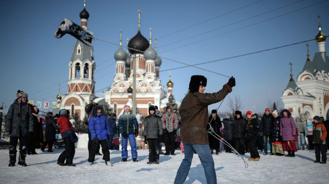 Масленичные гулянья на площади Преображенского кафедрального собора в Бердске Новосибирской области Масленичные гулянья на площади Преображенского кафедрального собора в Бердске Новосибирской области