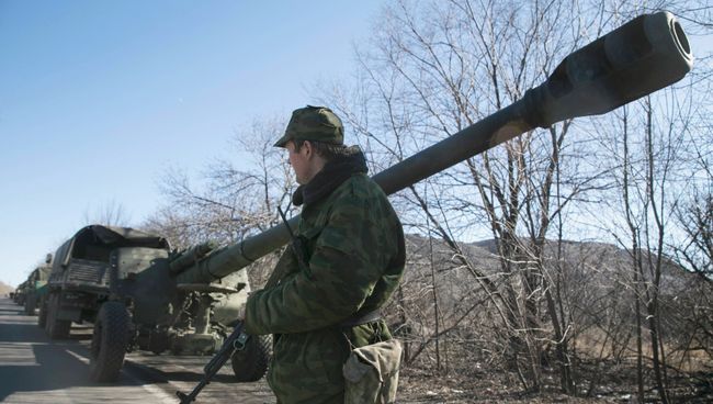 Отвод колонны тяжелой военной техники из Донецка Отвод колонны тяжелой военной техники из Донецка