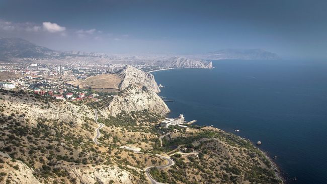 Вид на Судак, Крым. Архивное фото Вид на Судак, Крым. Архивное фото