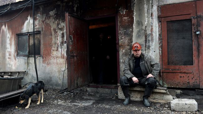 Шахтер в Донбассе. Архивное фото
