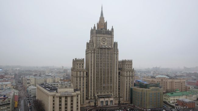 Здание МИД РФ на Смоленской площади в Москве. Архивное фото Здание МИД РФ на Смоленской площади в Москве. Архивное фото
