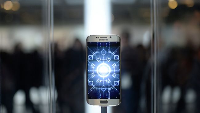Смартфон Galaxy S6. Архивное фото
