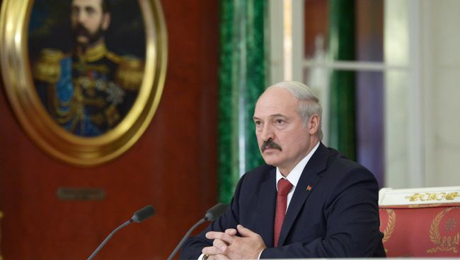 Президент Белоруссии Александр Лукашенко на пресс-конференции после заседания Высшего государственного совета Союзного государства России и Белоруссии в БКД. Архивное фото Президент Белоруссии Александр Лукашенко на пресс-конференции после заседания Высшего государственного совета Союзного государства России и Белоруссии в БКД. Архивное фото