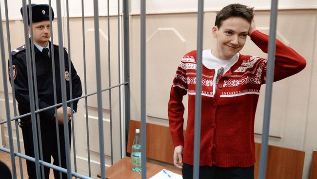 Украинская летчица Надежда Савченко, обвиняемая в причастности к убийству российских журналистов