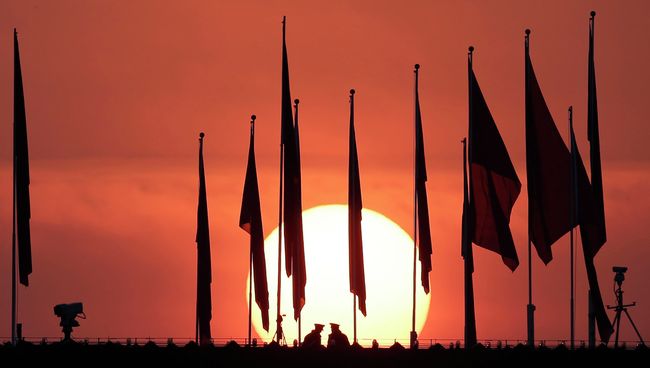 Китайские военнослужащие на площади Тяньаньмэнь в Пекине. Архивное фото