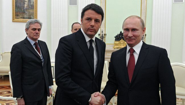 Президент РФ В.Путин  с премьер-министром Италии М.Ренци. Архивное фото