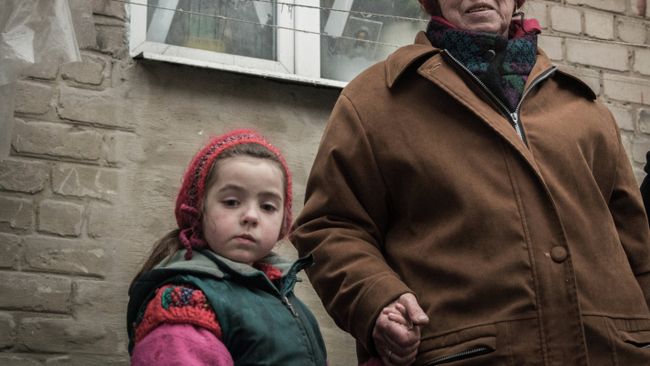 Жители Дебальцево. Архивное фото Жители Дебальцево. Архивное фото