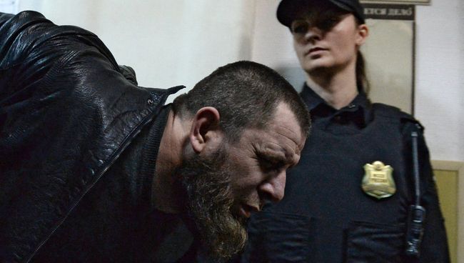 Один из подозреваемых в убийстве политика Бориса Немцова в Басманном суде города Москвы Один из подозреваемых в убийстве политика Бориса Немцова в Басманном суде города Москвы