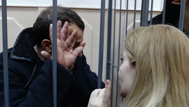 Один из подозреваемых в убийстве политика Бориса Немцова на заседании Басманного суда в городе Москве Один из подозреваемых в убийстве политика Бориса Немцова на заседании Басманного суда в городе Москве