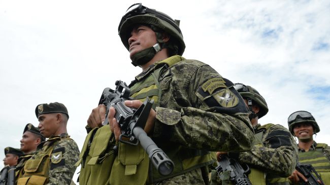 Филиппинские военнослужащие. Архивное фото Филиппинские военнослужащие. Архивное фото