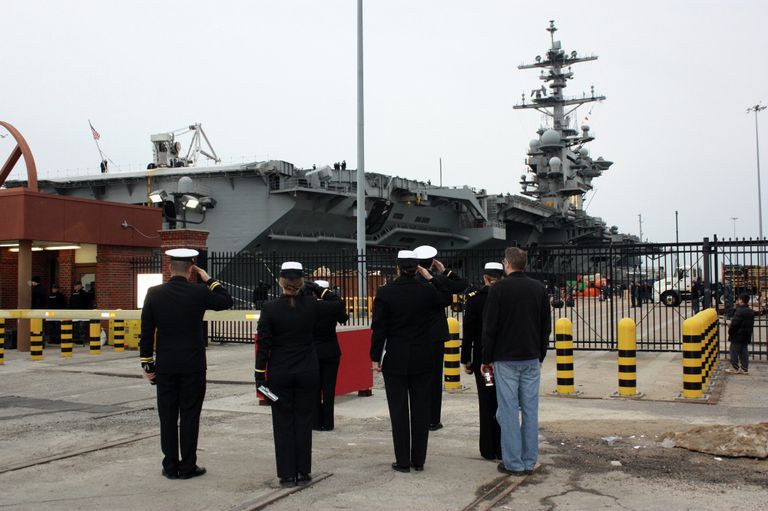 Корабли ВМС США, отправляющиеся в кругосветный поход