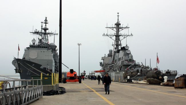Эскадра кораблей ВМС США. Архивное фото Эскадра кораблей ВМС США. Архивное фото