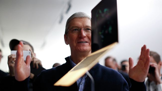 Генерльный директор Apple Тим Кук на презентации компании 9 марта 2015