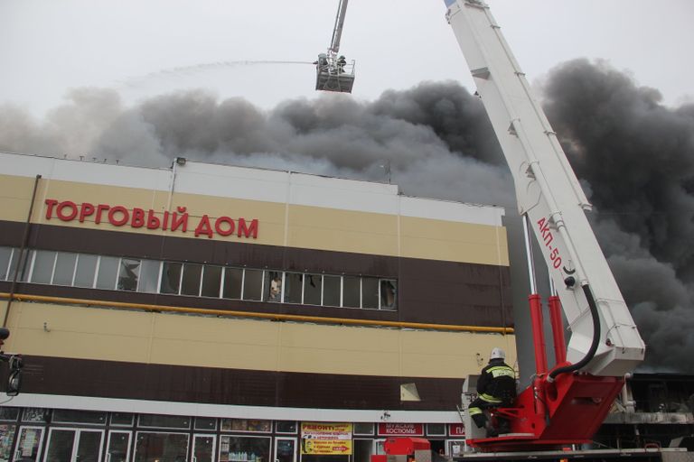 Пожарно-спасательные подразделения МЧС России ликвидируют последствия пожара в Кировском районе Казани Пожарно-спасательные подразделения МЧС России ликвидируют последствия пожара в Кировском районе Казани