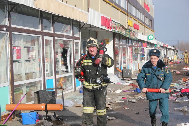 Пожарно-спасательные подразделения МЧС России ликвидируют последствия пожара в Кировском районе Казани Пожарно-спасательные подразделения МЧС России ликвидируют последствия пожара в Кировском районе Казани