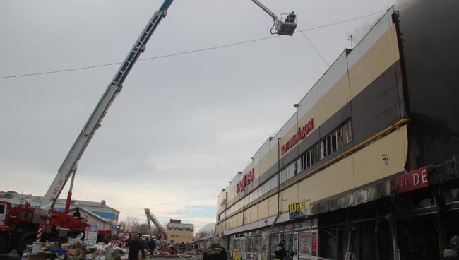 Пожарно-спасательные подразделения МЧС России ликвидируют последствия пожара в Кировском районе Казани Пожарно-спасательные подразделения МЧС России ликвидируют последствия пожара в Кировском районе Казани